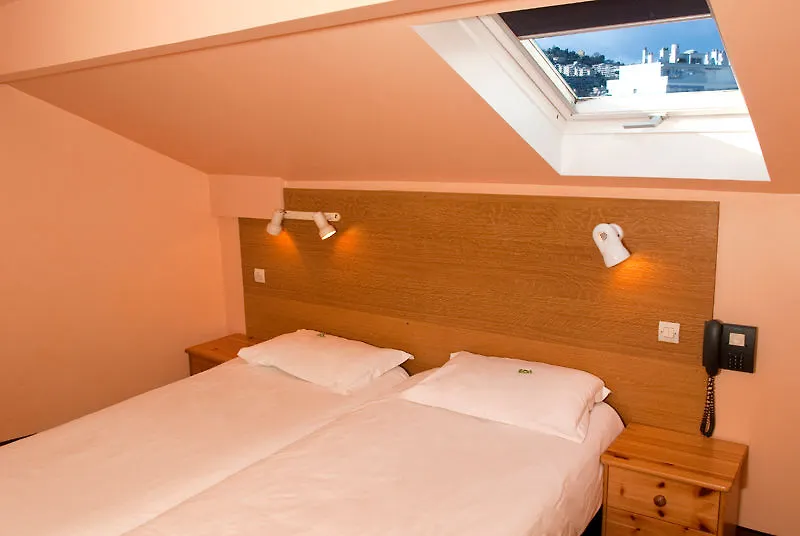 Appartements Comte De Ницца 2*,